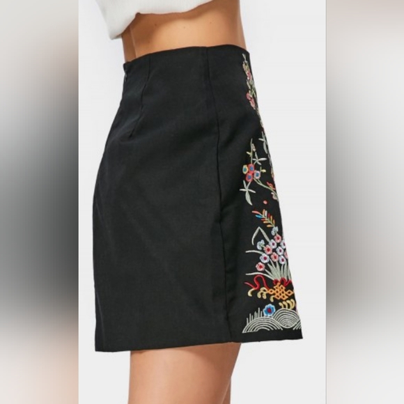 Zara Woman Floral Embroidered Mini Skirt Small - Picture 3 of 4